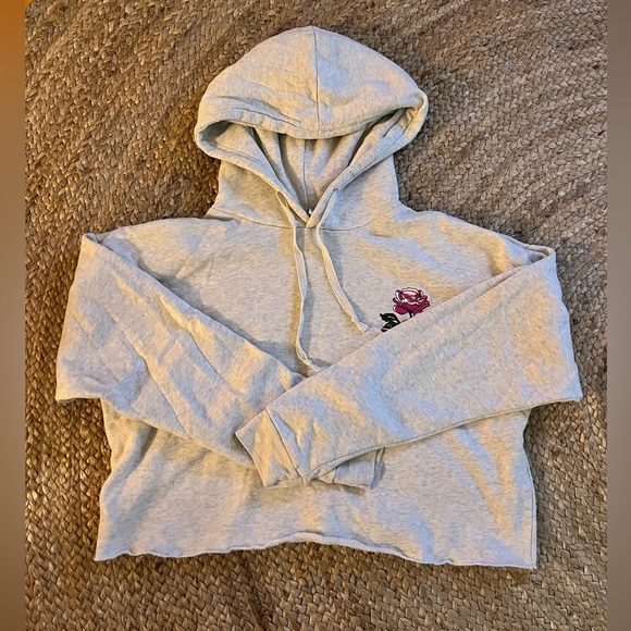 Forever 21 Tops - Women’s Forever 21 Sweatshirt